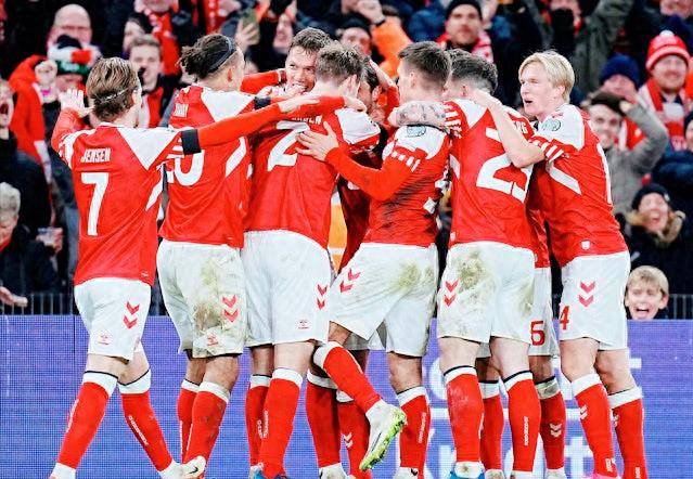 关于俄罗斯队将在赛场上对阵丹麦展开比赛的信息