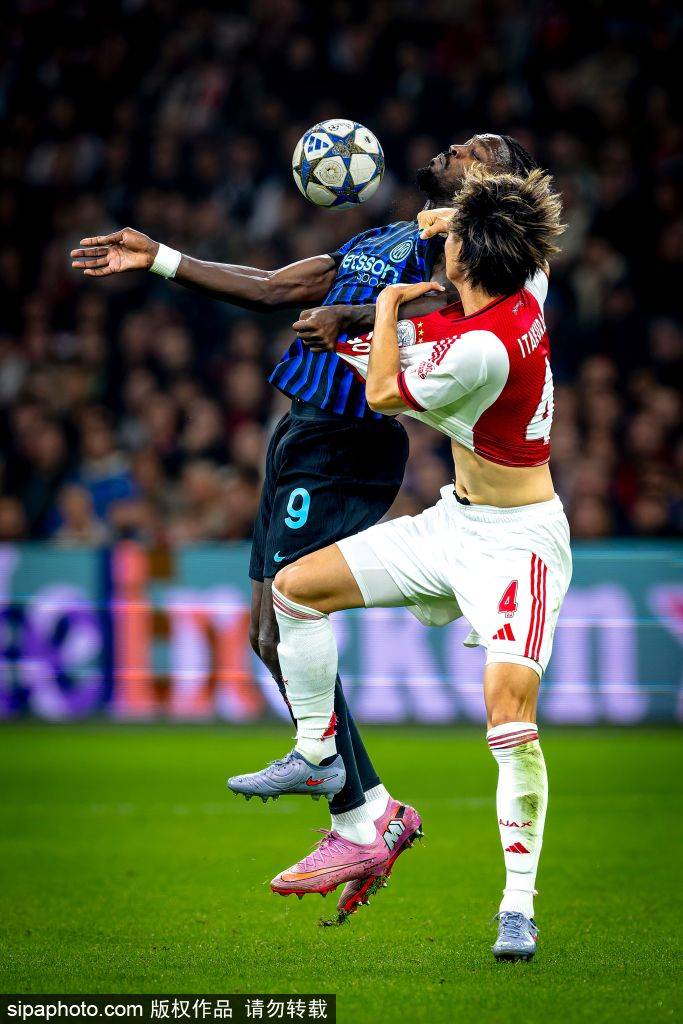 阿贾克斯遭遇意外失利,失去领先优势 阿贾克斯遭遇意外失利,失去领先优势