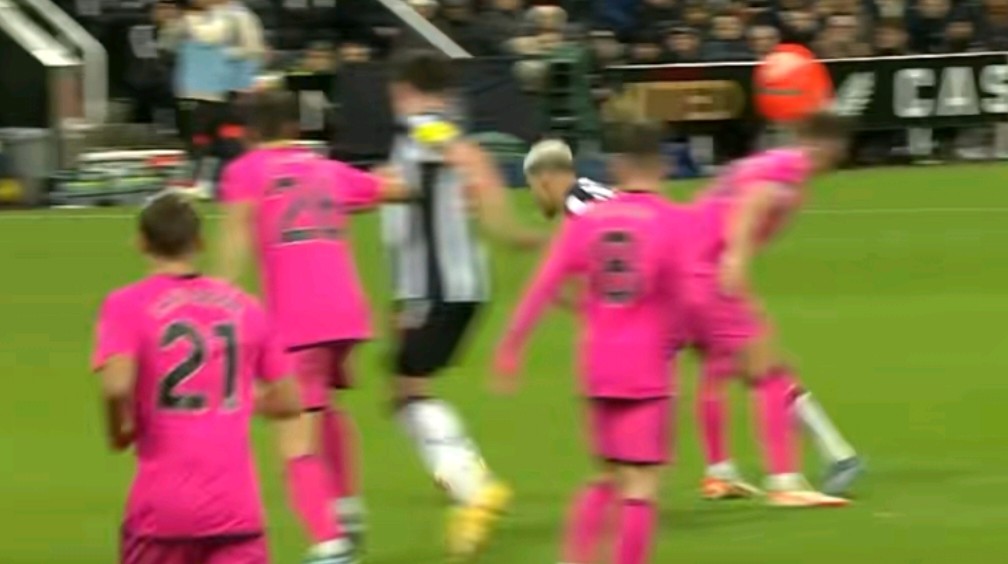 尼斯球员因红牌遭遇禁赛,形势严峻