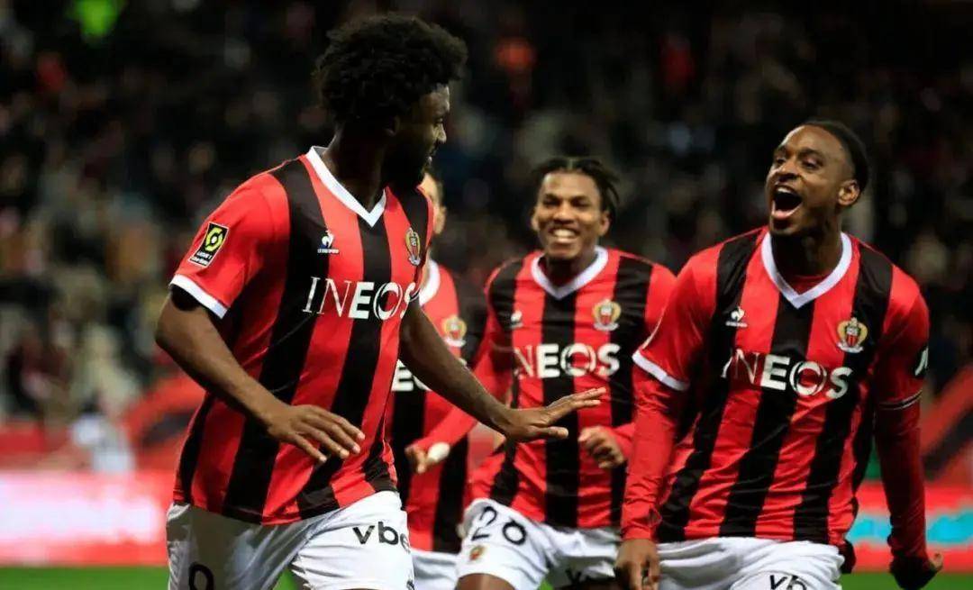 尼斯球员因红牌遭遇禁赛,形势严峻 尼斯球员因红牌遭遇禁赛,形势严峻