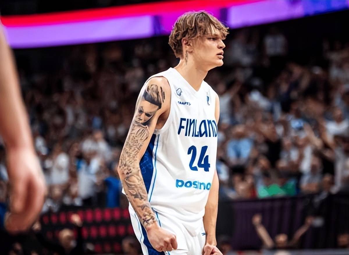 篮球明星在欧洲巡回比赛中展现实力