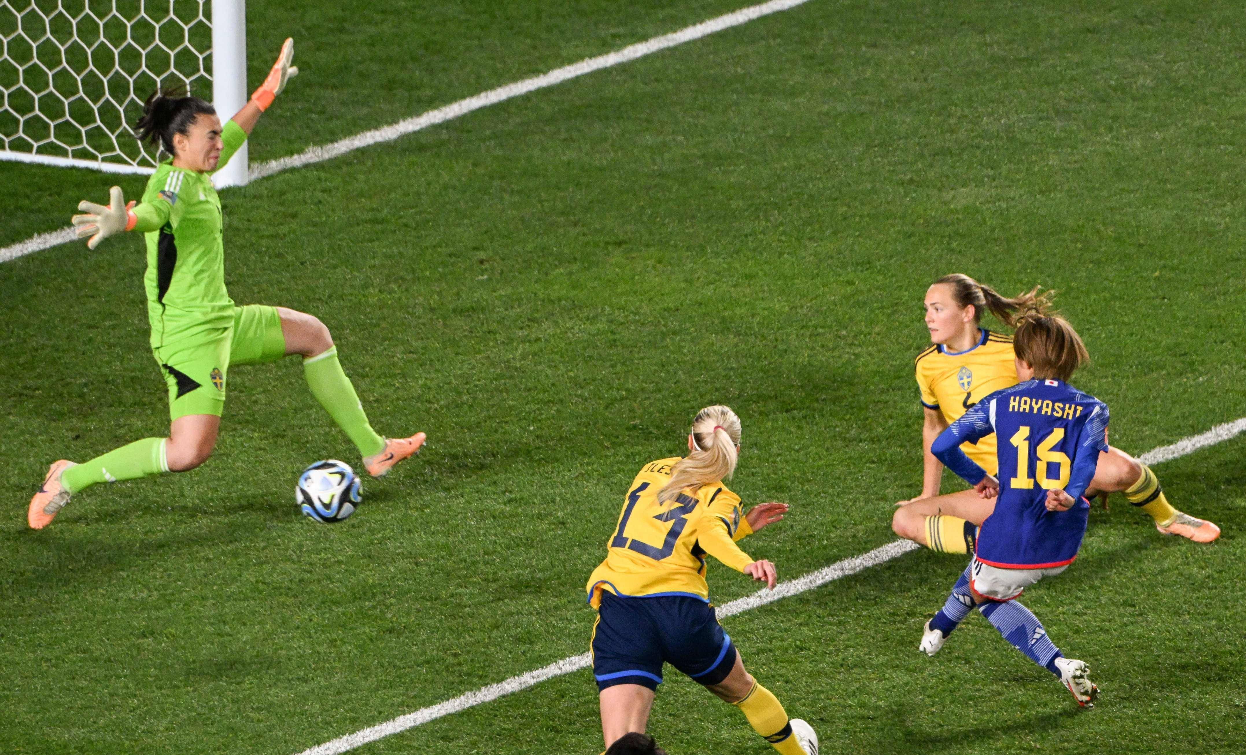 瑞典女足队员精彩进球获得赛季最佳