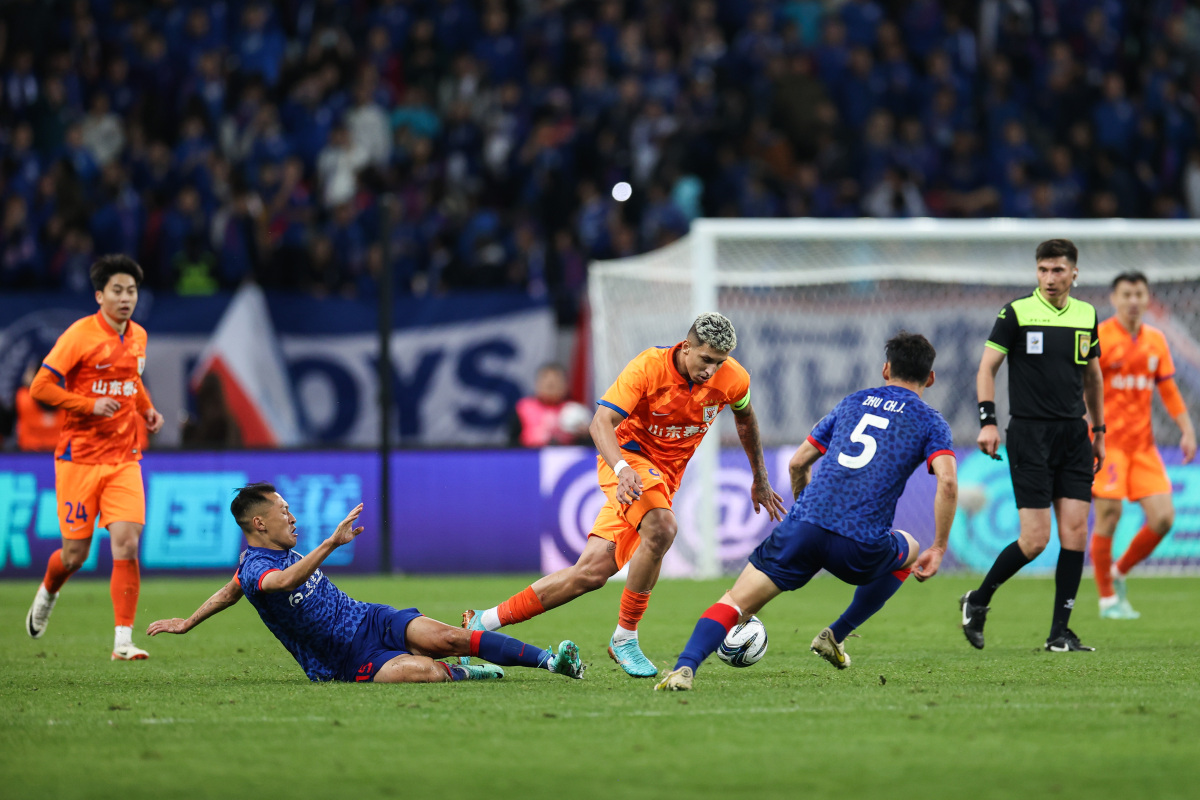 米兰体育下载-精彩绝伦的比赛，场上局势紧张刺激