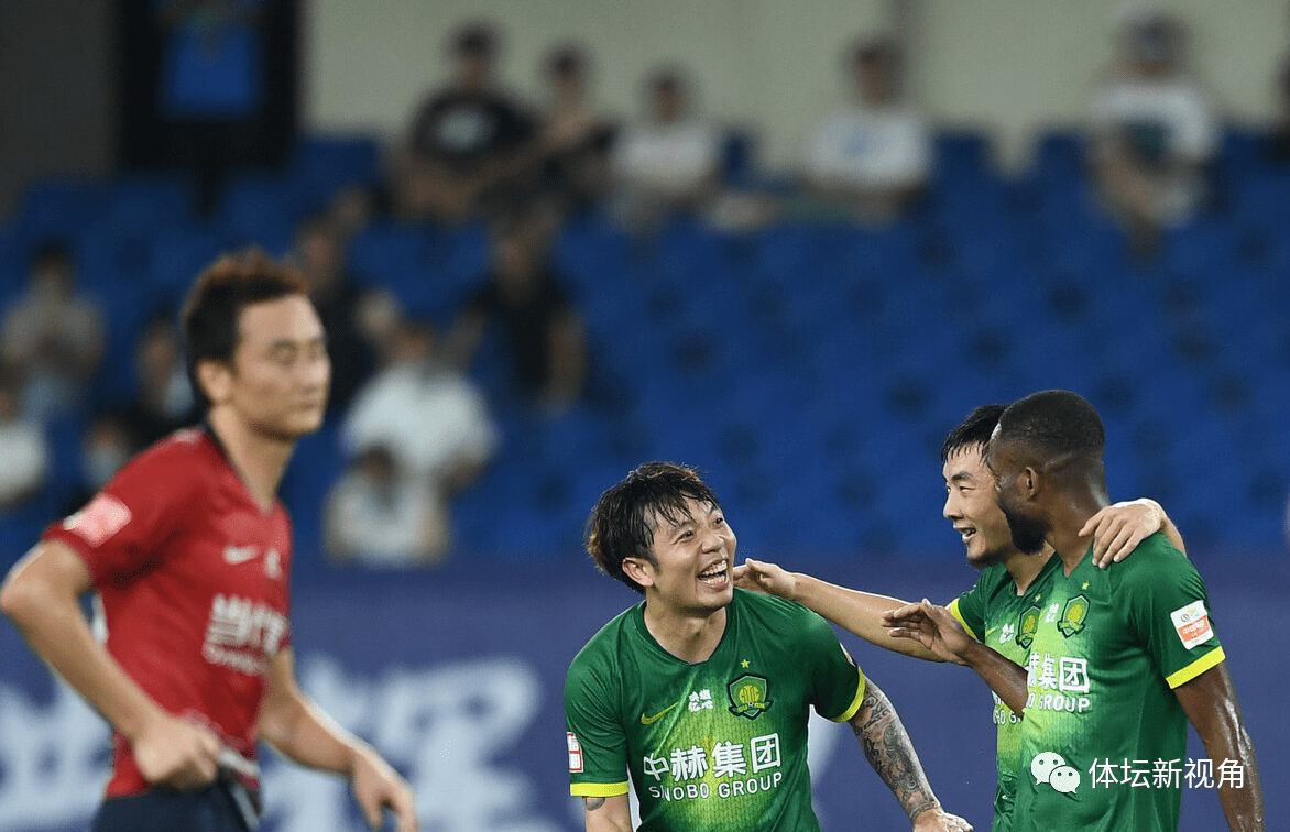 富力大胜上港，主场全取三分继续保持积分榜第一的简单介绍